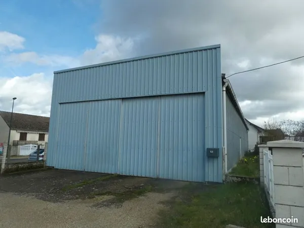 Local 258 m² CHECY