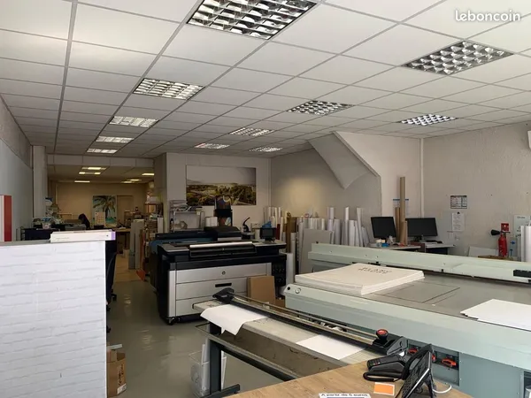 LOCAL COMMERCIAL - 90m2 - Le Bouscat