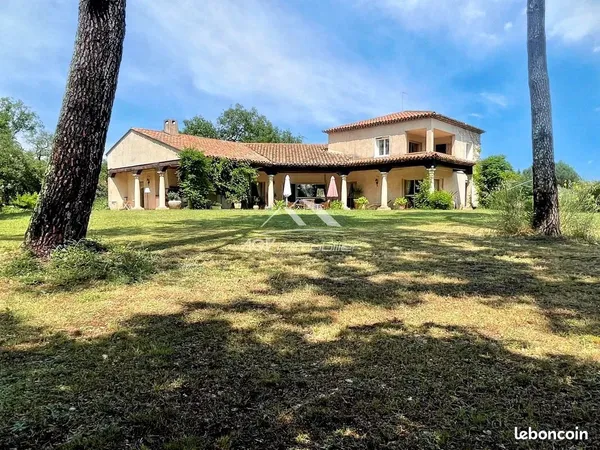 Maison 8 pièces 230 m²
