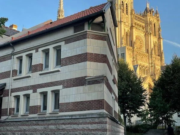 Location parking à côté de la cathédrale