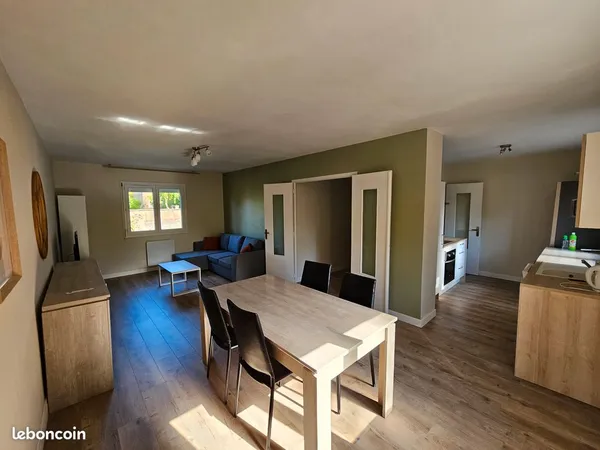 Appartement T4 rénové de 82 m² - proche centre-ville