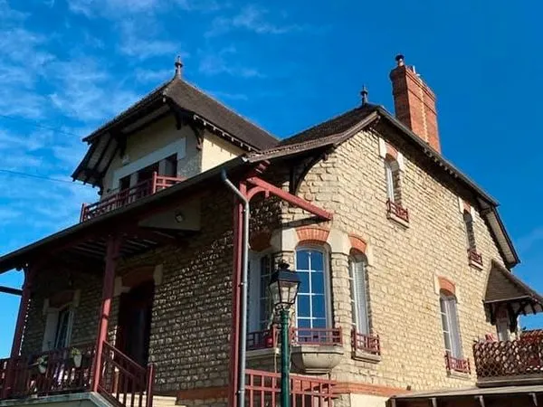 Maison de maître avec piscine Auxerre centre + appartements