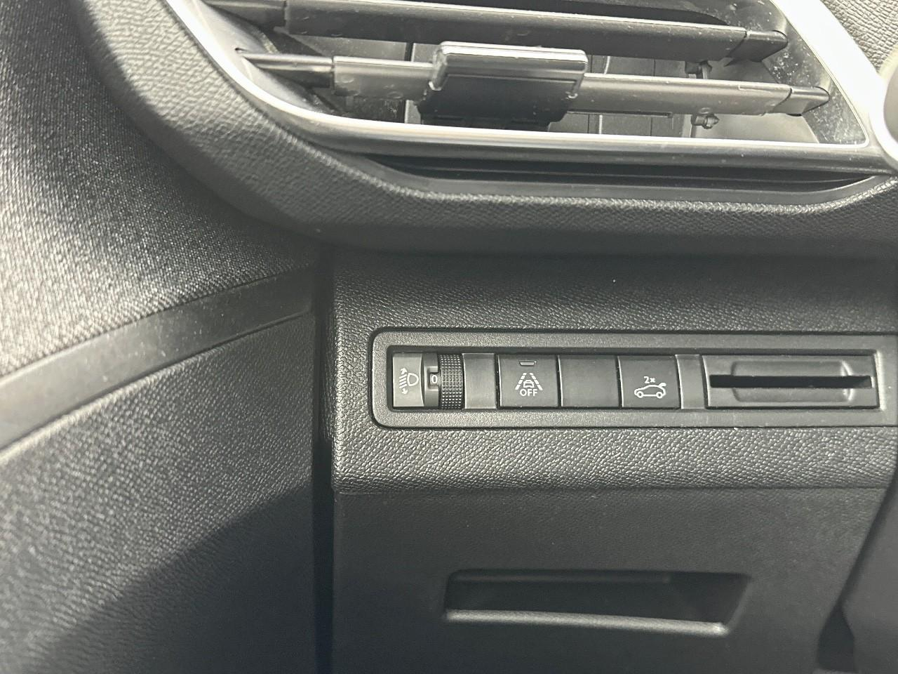 Peugeot 3008 puretech 130ch s&s eat8 allure pack — photo 17