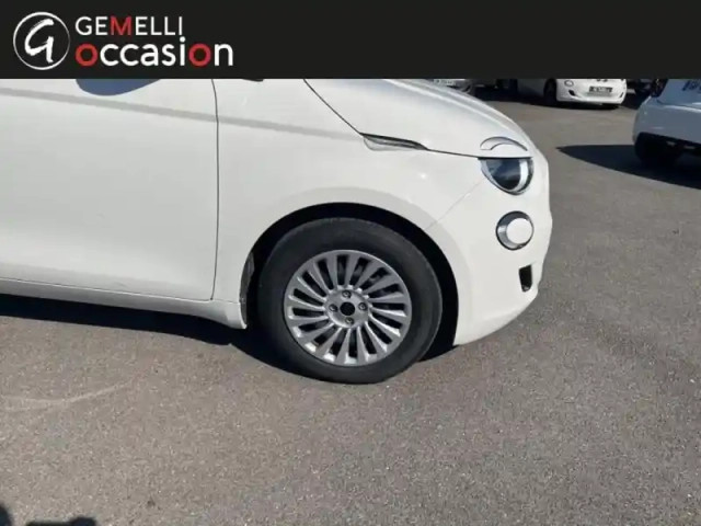 Fiat 500 e 95ch action plus berline  my22 23.8 kwh — photo 6