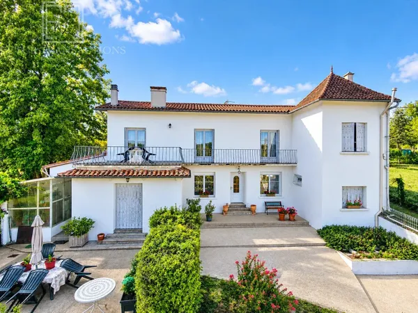 Maison et garage sur 3855 m²