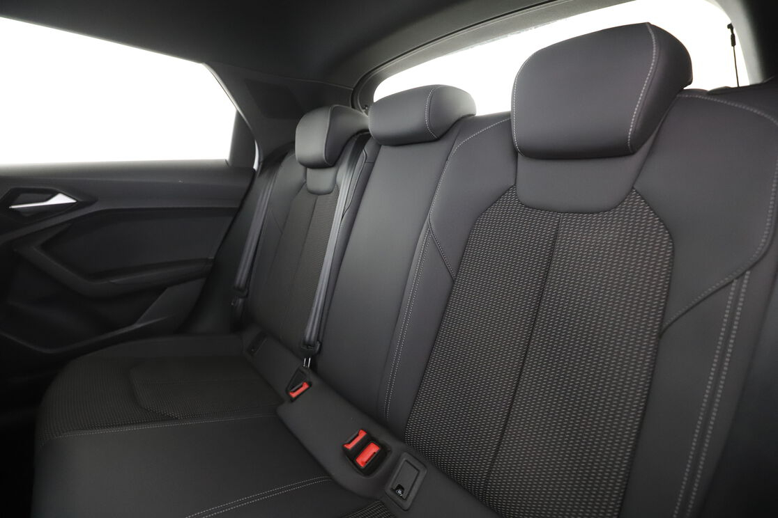 Audi A1 Sportback 30 TFSI S Line S Tronic 7 — photo 13