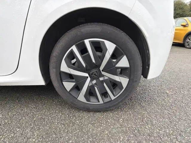 Peugeot 208 puretech 75 s&amp;s bvm5 — photo 33