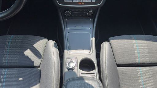 Mercedes Classe CLA 180 122 7G-Tronic - Fascination – 2018 – 74637 km – Essence – Boîte Automatique — photo 5