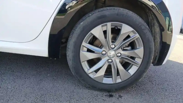 Peugeot 208 electrique 50 kwh 136ch — photo 30