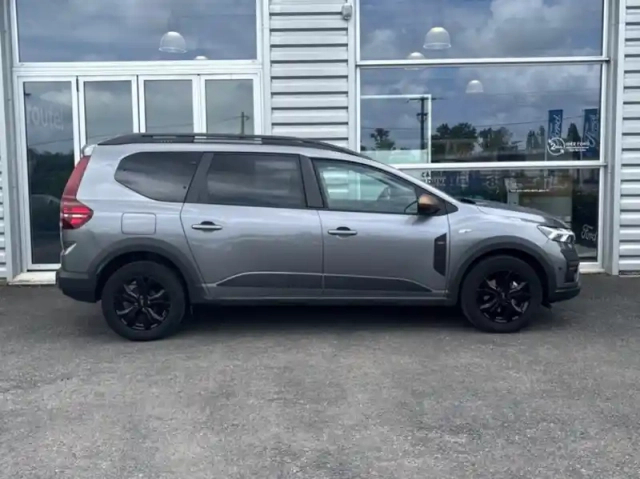 Dacia Jogger 1.0 tce 110ch extreme 7 places -24 — photo 26
