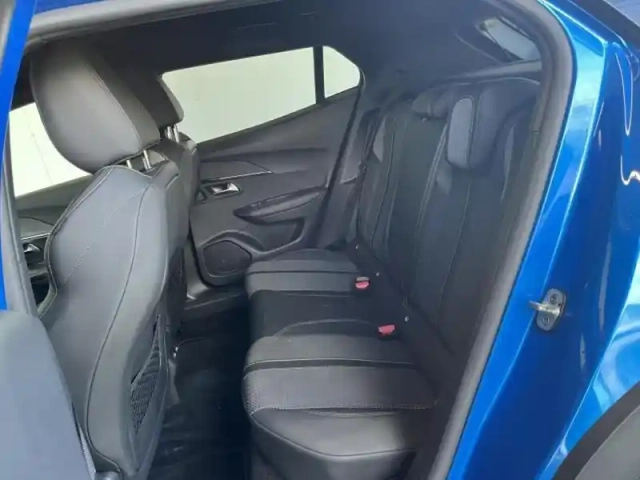 Peugeot 2008 e- 136ch gt — photo 10