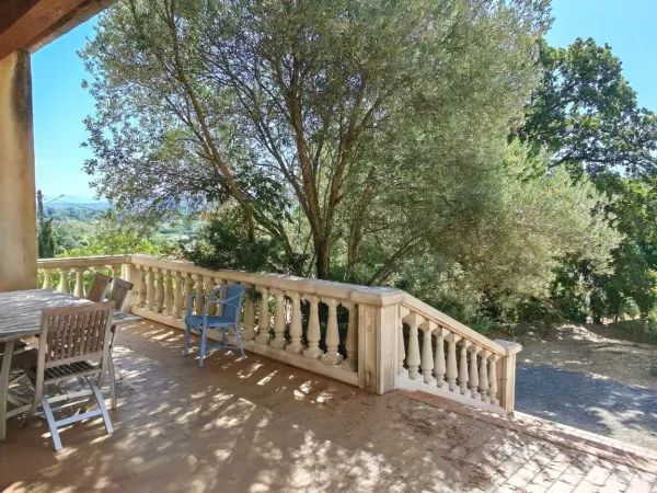 EN EXCLUSIVITÉ ! Maison familiale avec vue dominante, piscine et terrain constructible