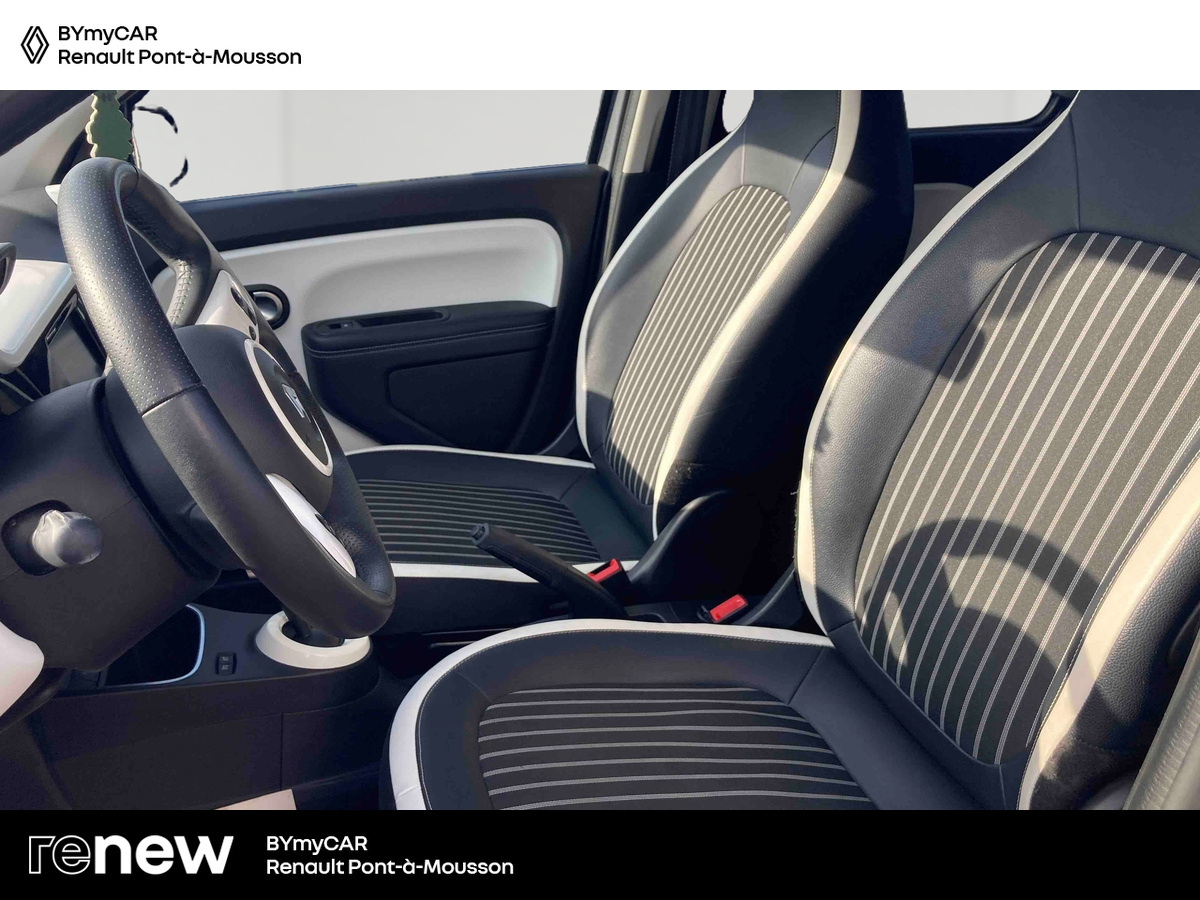 Renault Twingo III E-Tech — photo 11