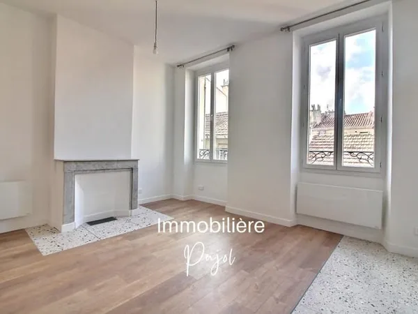 Joliette 13002 - Studio lumineux en étage élevé