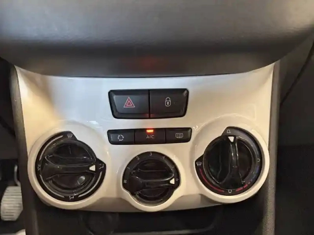 Peugeot 208 puretech 68ch bvm5 — photo 24