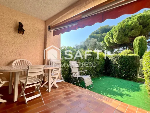 Bastidon en duplex en rez de jardin à pied port SANTA LUCIA et commerces
