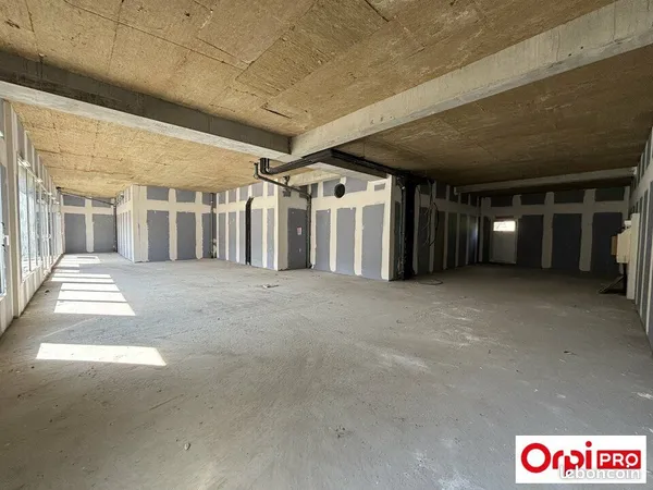 Local commercial 162 m²
