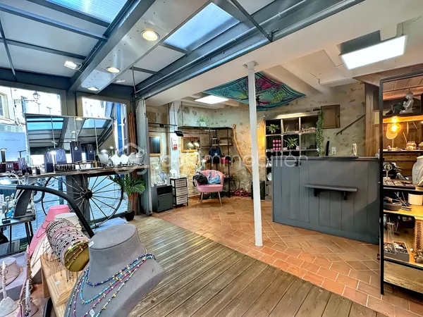 Fonds de commerce 1 pièce 64 m²
