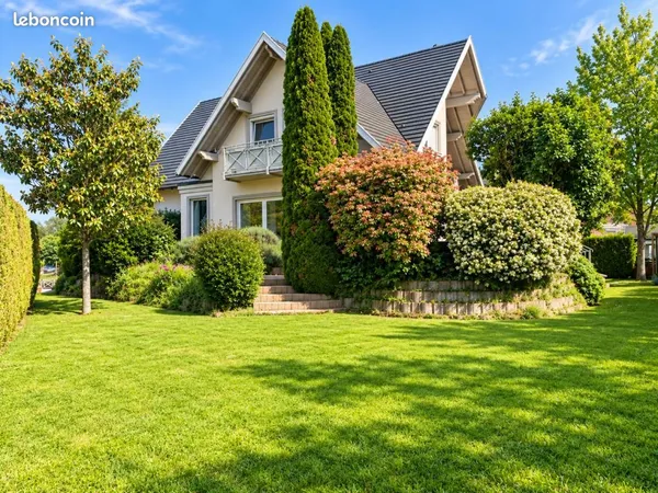 Maison 8 pièces 214 m²