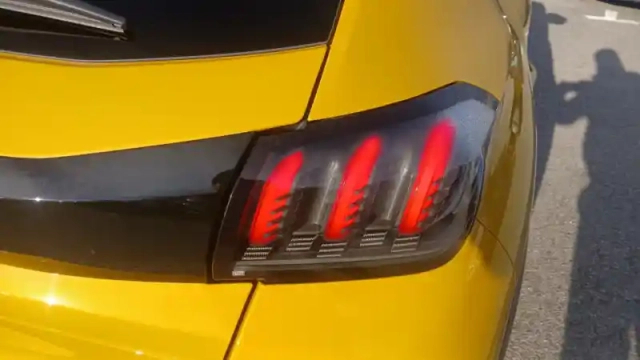 Peugeot 208 puretech 130 s&amp;s eat8 — photo 117