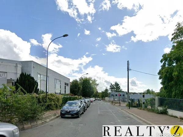 Local commercial 700 m²