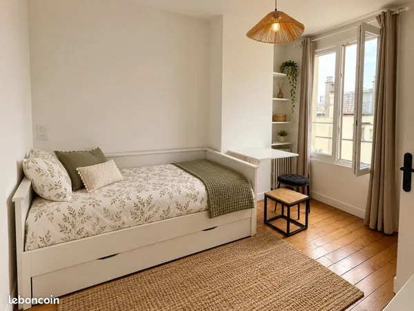Studio refait à neuf à Clichy - 700 charges comprises - proche métro