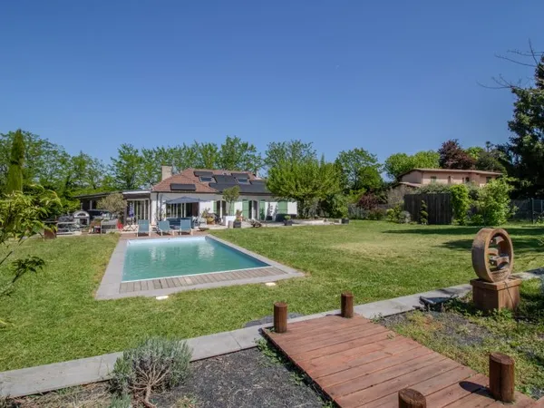 Vends villa avec piscine et terrain