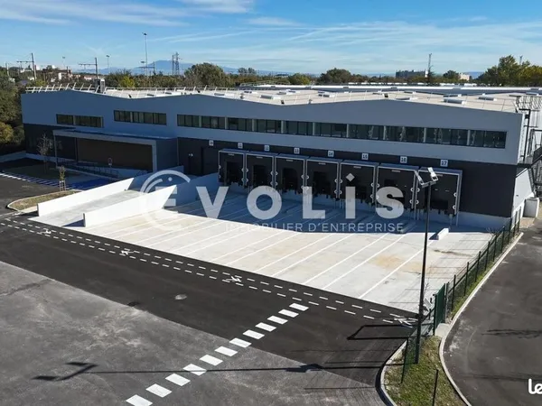 Local d'activité 6 822 m²