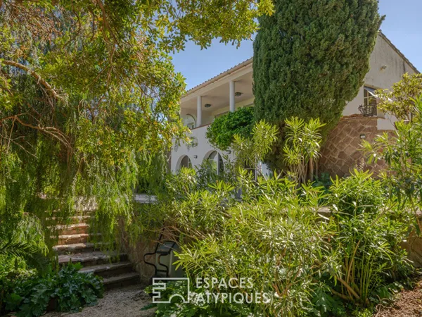 Villa d'architecte avec vue mer, piscine et esprit Art déco