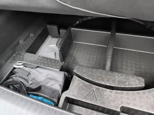 Peugeot 408 hybrid 136 e-dcs6 gt — photo 27