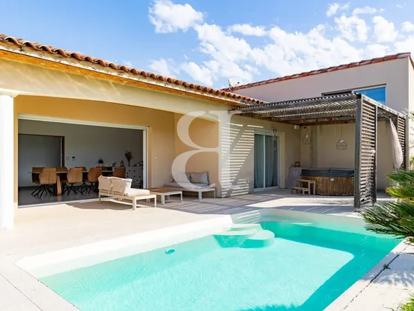 Villa avec piscine à vendre, avec terrasse, quartier résidenti