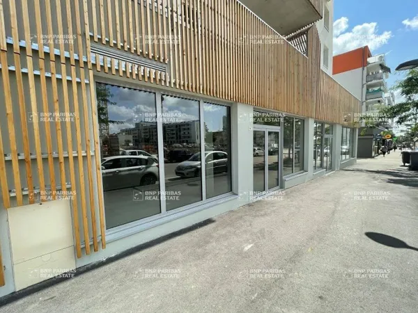 Local 2 pièces 189 m²