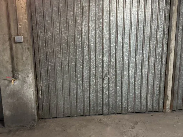 Place de parking dans un boxe