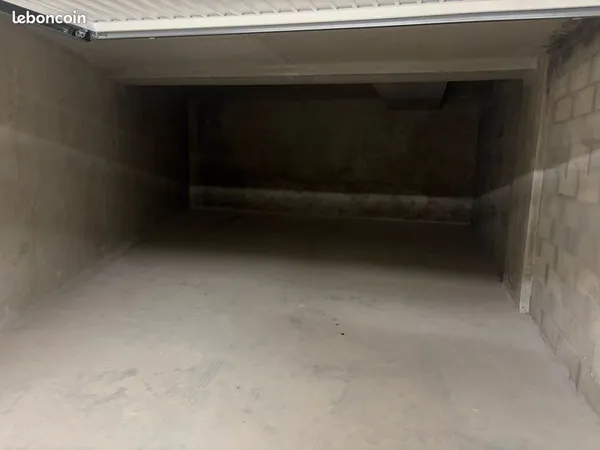 Garage à loyer