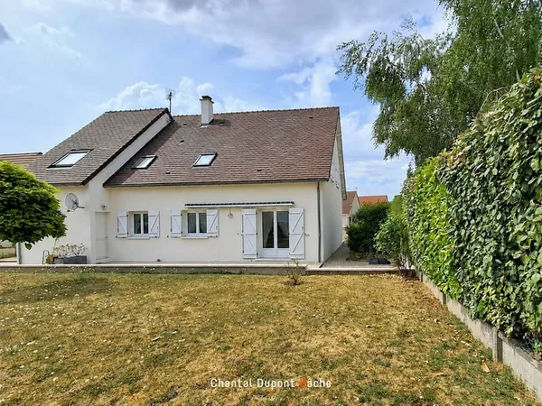 CHAMPHOL - Jolie maison traditionnelle, 4 chambres, vie de p