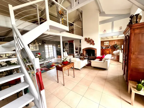 Maison de charme 220m2 avec piscine et tennis
