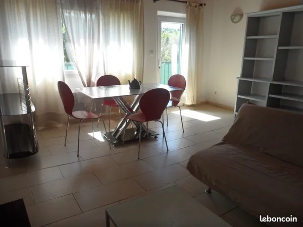 Loue T2 3 pièces 46m² près de la poste à Apt