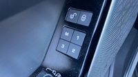 Land-Rover Range Rover Velar 3.0D V6 300ch R-Dynamic HSE AWD BVA — photo 32