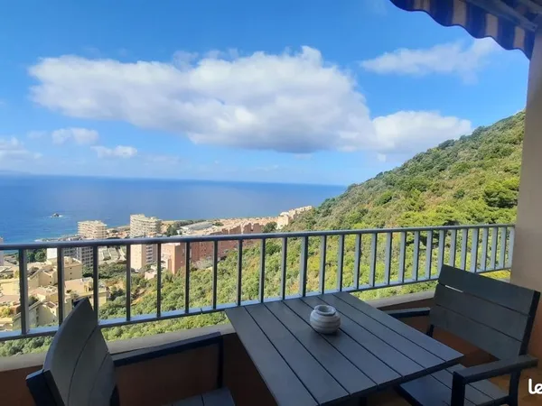 Studio 28 m² avec vue mer panoramique et terrasse