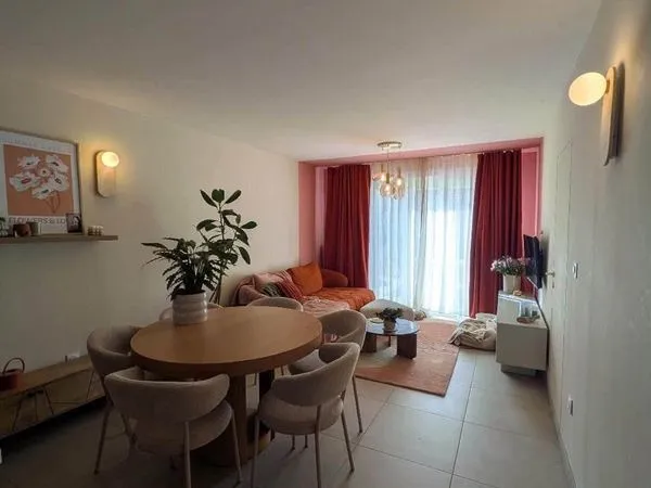 À LOUER - Magnifique appartement 2 pièces meublé de 41 m² avec balcon et parking sécurisé - Thionvil