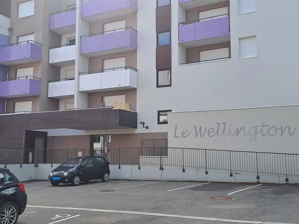F2 de 37,90 m² avec balcon et parking - Brabois