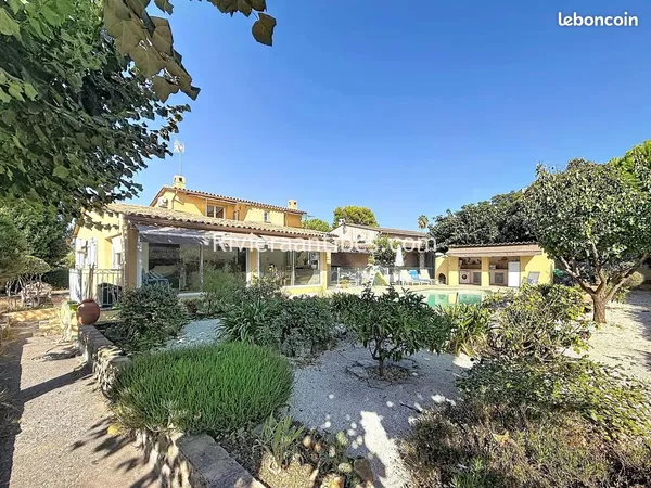 Propriété 11 pièces 310 m²