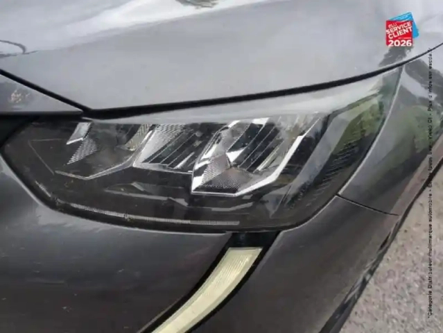 Peugeot 208 1.2 puretech 100ch s&amp;s allure eat8 — photo 13