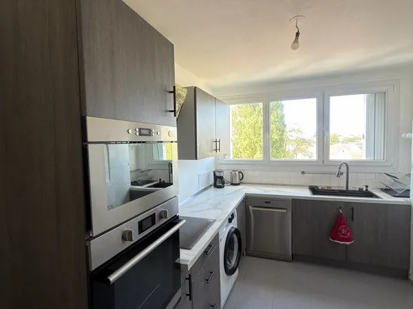 Appartement 75m2 pied tram cave