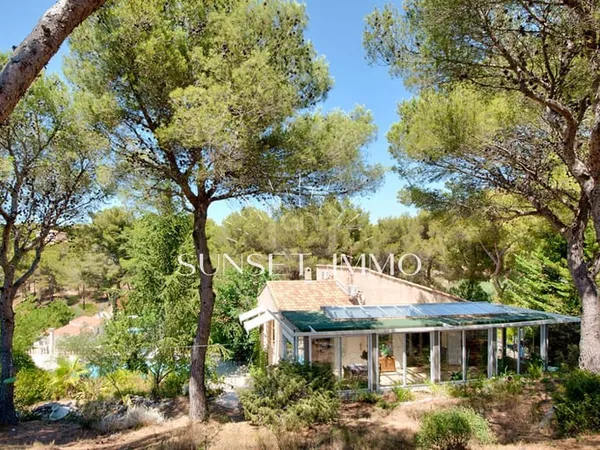 Ensues la redonne - Maison 220m2 sur 2400m2 de terrain en pl