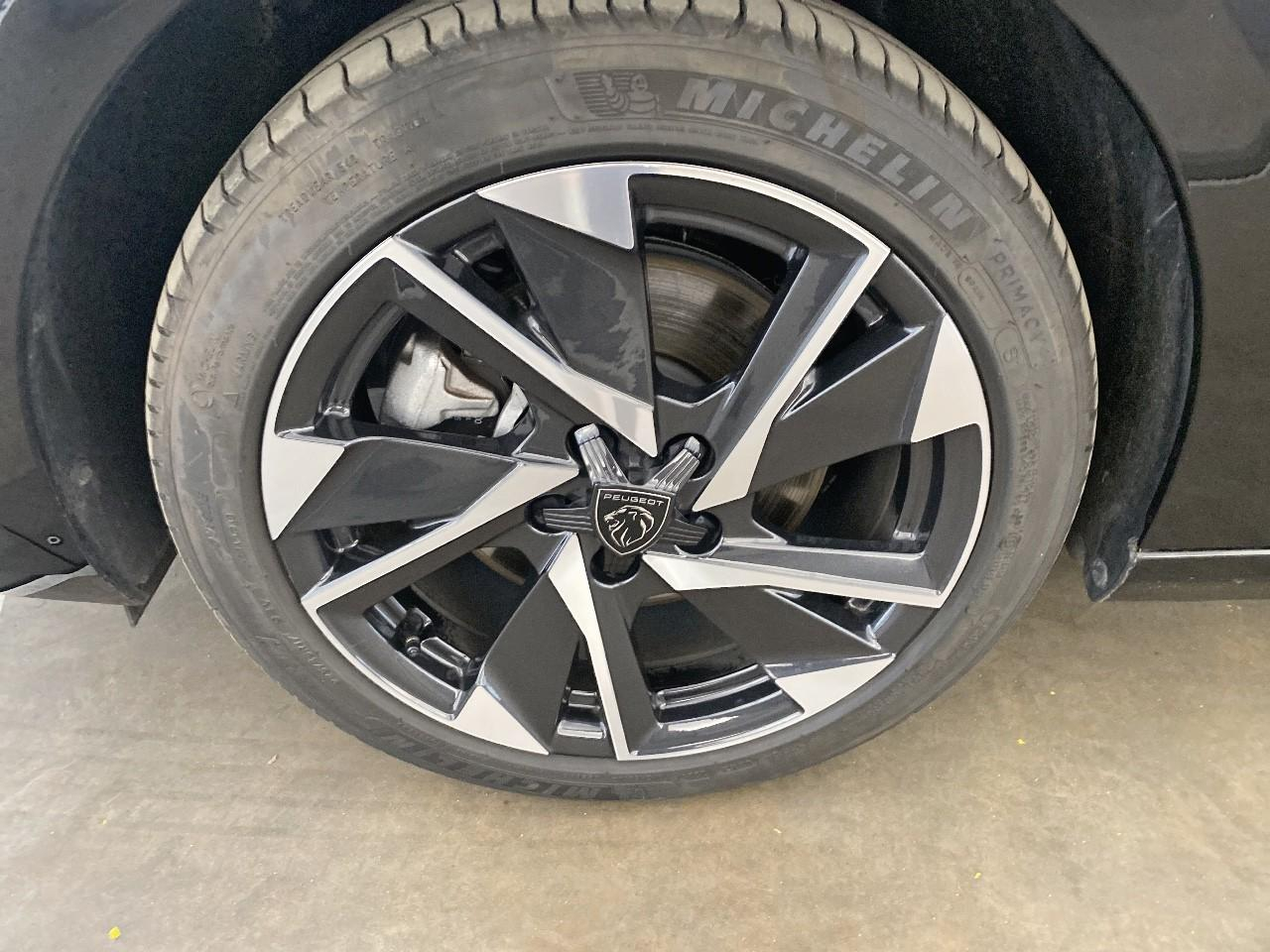 Peugeot 308 hybrid 145 e-dcs6 allure — photo 11