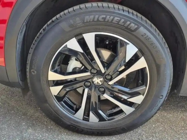 Peugeot 2008 e- 136ch allure pack — photo 4