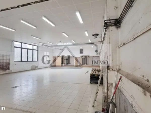 Local industriel 349 m²