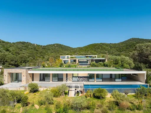 Villa 5 pièces 196 m²