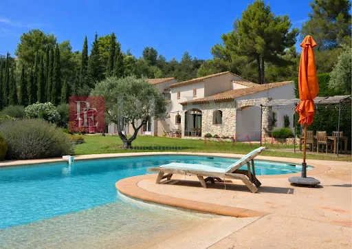 Maison 6 pièces 250 m²